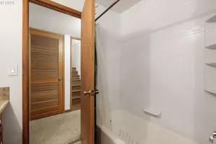 866 SE 136th Ave, Portland, OR 97233 - Photo 23