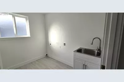 12453 SE Harold St, Portland, OR 97236 - Photo 11