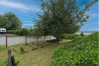 1338 D St, Coos Bay, OR 97420 - Photo 37