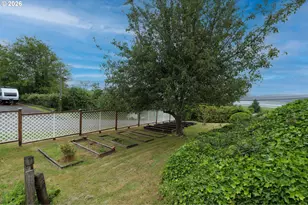 1338 D St, Coos Bay, OR 97420 - Photo 37