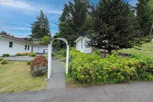 1338 D St, Coos Bay, OR 97420 - Photo 41