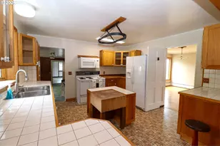1338 D St, Coos Bay, OR 97420 - Photo 11