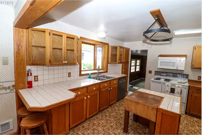 1338 D St, Coos Bay, OR 97420 - Photo 15