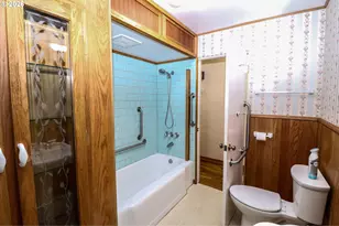 1338 D St, Coos Bay, OR 97420 - Photo 21