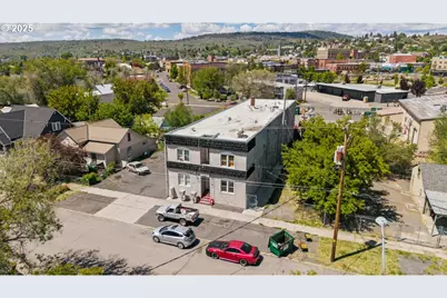 224 S Broad St, Klamath Falls, OR 97601 - Photo 1