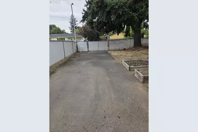 18126 SE Lincoln St, Portland, OR 97233 - Photo 27