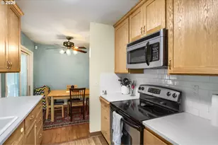 18126 SE Lincoln St, Portland, OR 97233 - Photo 11