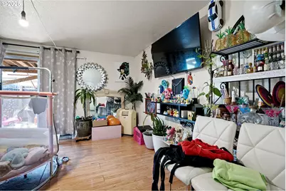 1194 R St, Springfield, OR 97477 - Photo 17