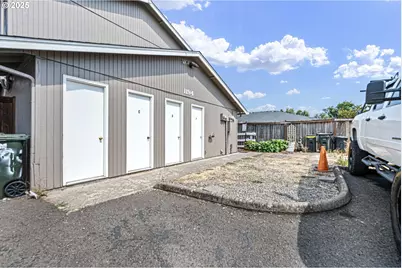 1194 R St, Springfield, OR 97477 - Photo 1