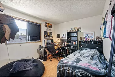 1194 R St, Springfield, OR 97477 - Photo 9