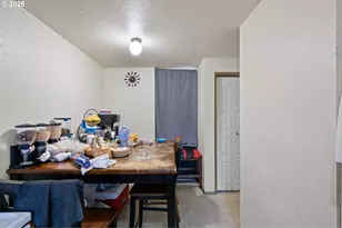 1194 R St, Springfield, OR 97477 - Photo 5