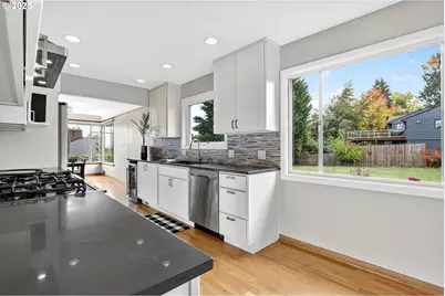 8112 SW 5th Ave, Portland, OR 97219 - Photo 15