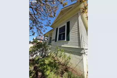 1063 SE Jackson St, Roseburg, OR 97470 - Photo 5