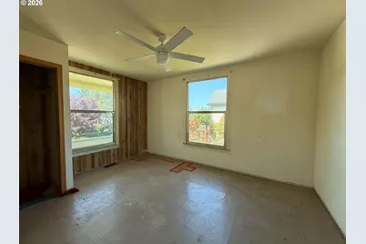 1063 SE Jackson St, Roseburg, OR 97470 - Photo 17
