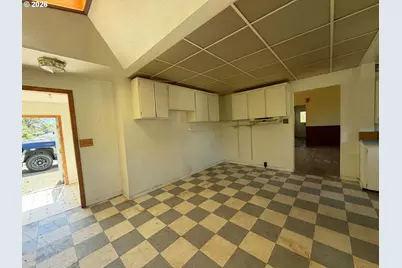 1063 SE Jackson St, Roseburg, OR 97470 - Photo 11