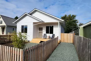 891 NE Division Ave, Bandon, OR 97411 - Photo 1