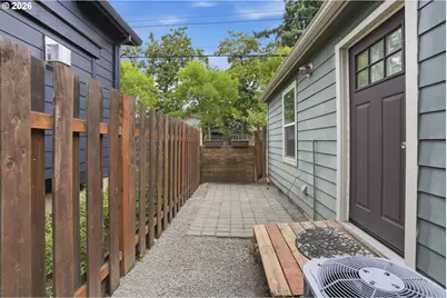 8851 N Wayland Ave, Portland, OR 97203 - Photo 17