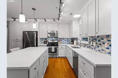 2013 NE 10th Ave #E, Portland, OR 97212 - Photo 15