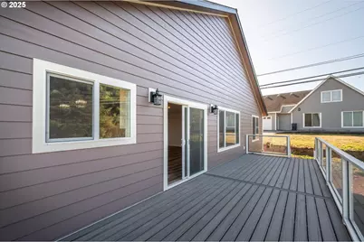 30302 Driftwood Dr, Gold Beach, OR 97444 - Photo 15
