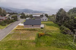 30302 Driftwood Dr, Gold Beach, OR 97444 - Photo 27