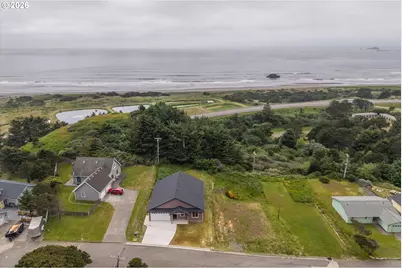 30302 Driftwood Dr, Gold Beach, OR 97444 - Photo 31
