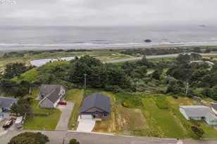 30302 Driftwood Dr, Gold Beach, OR 97444 - Photo 31