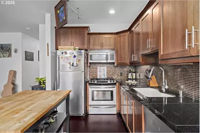 838 SE 38th Ave #311, Portland, OR 97214 - Photo 9