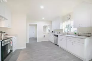 1214 S 5th Ave, Kelso, WA 98626 - Photo 7