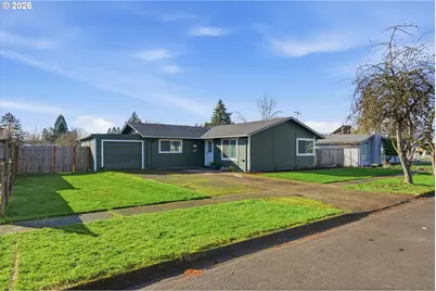 704 E Pinehurst Dr, Newberg, OR 97132 - Photo 1