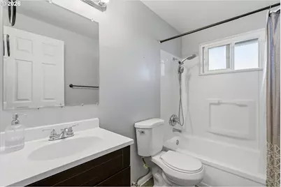 704 E Pinehurst Dr, Newberg, OR 97132 - Photo 23