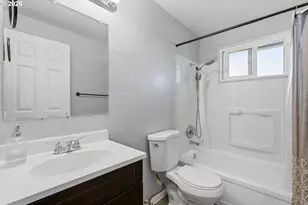 704 E Pinehurst Dr, Newberg, OR 97132 - Photo 23