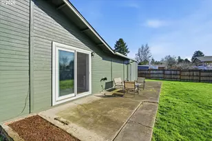 704 E Pinehurst Dr, Newberg, OR 97132 - Photo 27