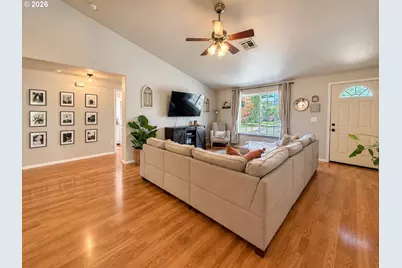 209 Bluebird St, Cottage Grove, OR 97424 - Photo 5
