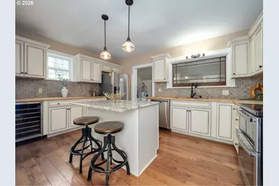 336 N 5th St, Carlton, OR 97111 - Photo 5