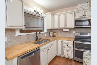 336 N 5th St, Carlton, OR 97111 - Photo 9