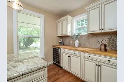 336 N 5th St, Carlton, OR 97111 - Photo 7