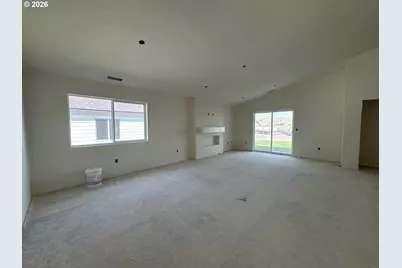 867 E Kinsley Ave, Hermiston, OR 97838 - Photo 3