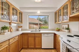 15404 NE Eugene St, Portland, OR 97230 - Photo 11