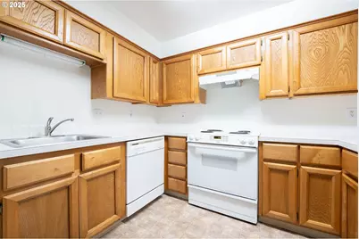 8720 SW Tualatin Rd #206, Tualatin, OR 97062 - Photo 9