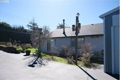 298 N Wasson St, Coos Bay, OR 97420 - Photo 9