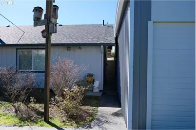 298 N Wasson St, Coos Bay, OR 97420 - Photo 11