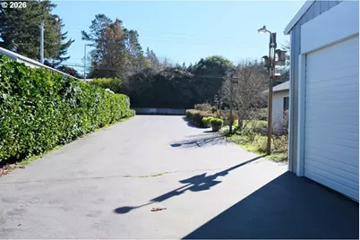 298 N Wasson St, Coos Bay, OR 97420 - Photo 13