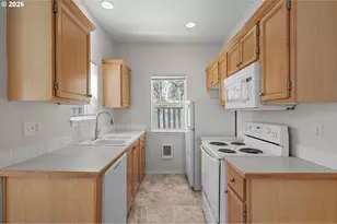 1107 NE Station Ct, Hillsboro, OR 97006 - Photo 9