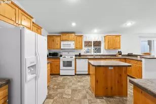 2315 SW Rose Ct, Troutdale, OR 97060 - Photo 11