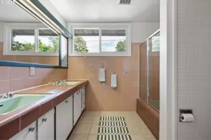 2255 Alder St, Eugene, OR 97405 - Photo 23