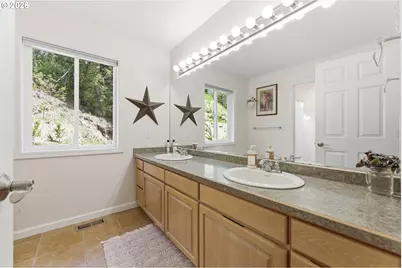 95037 Haynes Way Ln, North Bend, OR 97459 - Photo 21