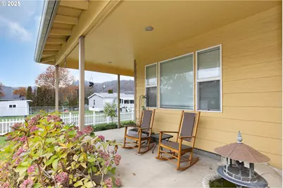 144 Paradise Ln, Roseburg, OR 97471 - Photo 7