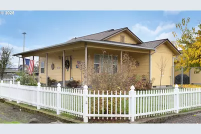 144 Paradise Ln, Roseburg, OR 97471 - Photo 5