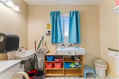 1117 SW Greenwood Ave, Grants Pass, OR 97526 - Photo 25