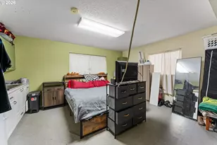 1117 SW Greenwood Ave, Grants Pass, OR 97526 - Photo 9